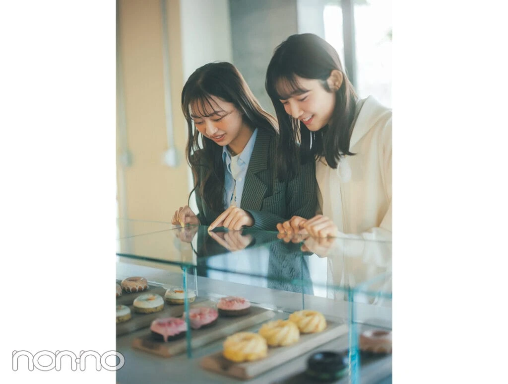 小宮山莉渚と佐藤和奏の新学期着回しDAY10アザーカット