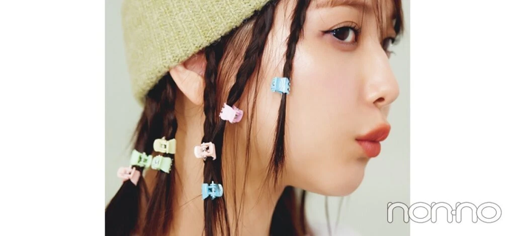 NewJeansみたいなビーニー×ちび三つ編みヘアのサイド