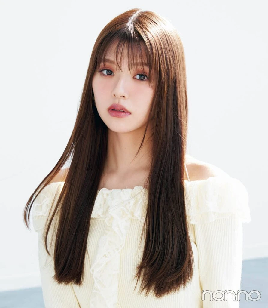 鈴木ゆうかの韓国風前髪ありのストレートヘアイメージカット