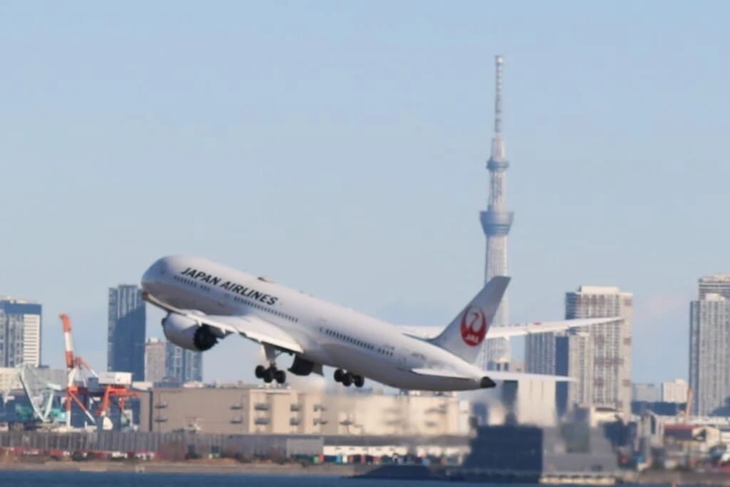 飛行機とスカイツリー