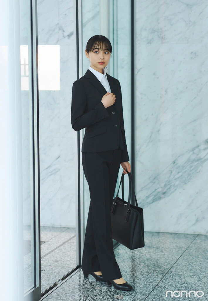 林芽亜里 “青山のスーツ”で就職活動