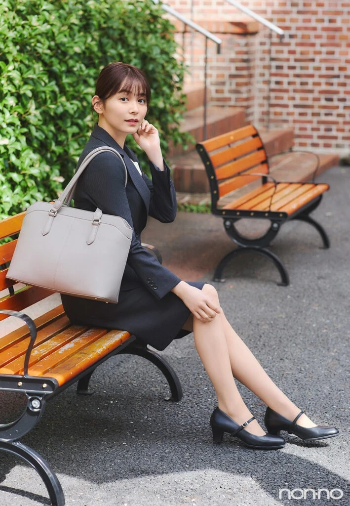 久間田琳加 [洋服の青山」名品トート&パンプス