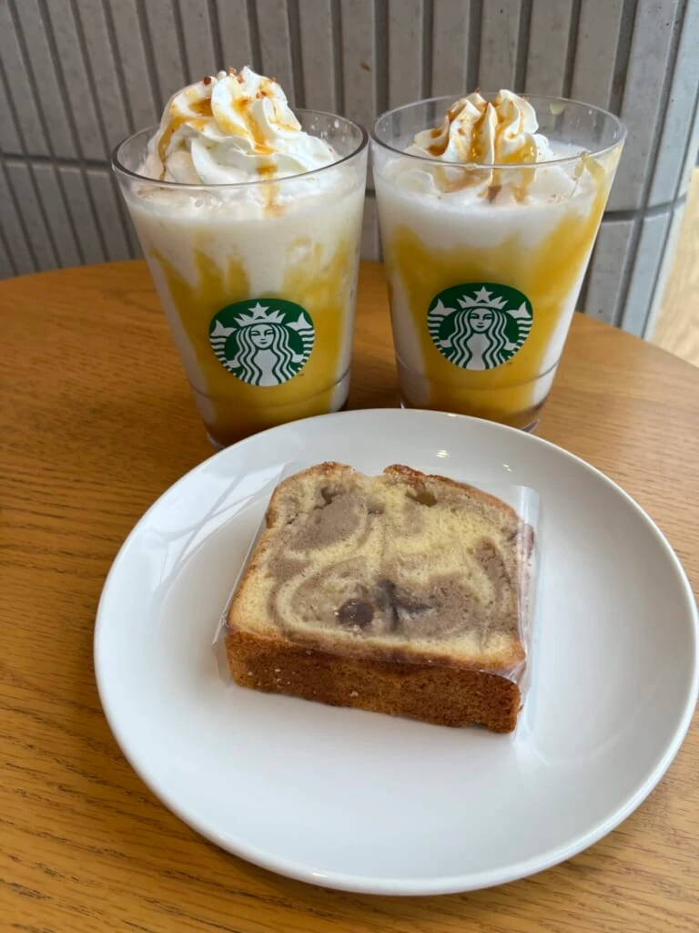 フラペチーノとパウンドケーキ