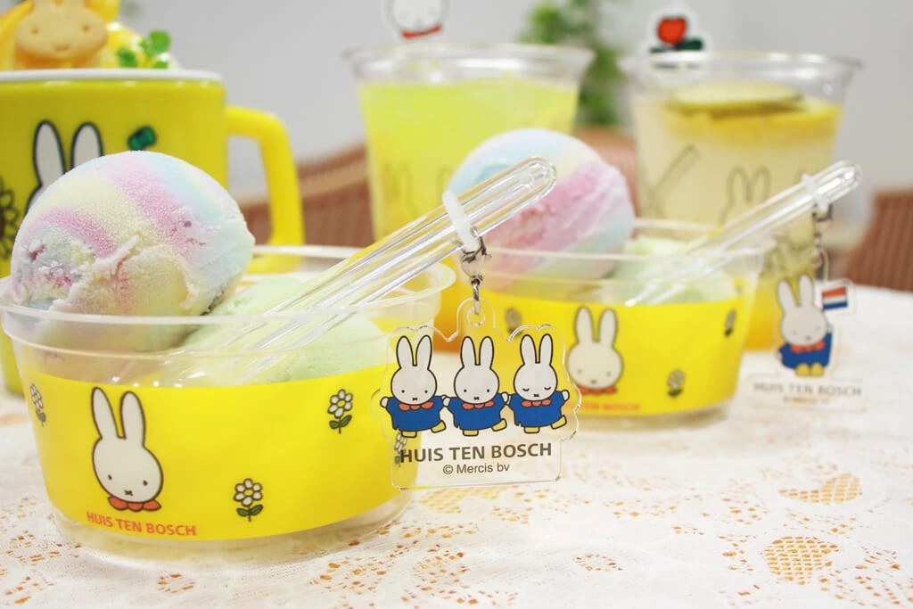 ミッフィーアイス(チャーム付き)￥1400／ホリデー・ピクニックカフェ