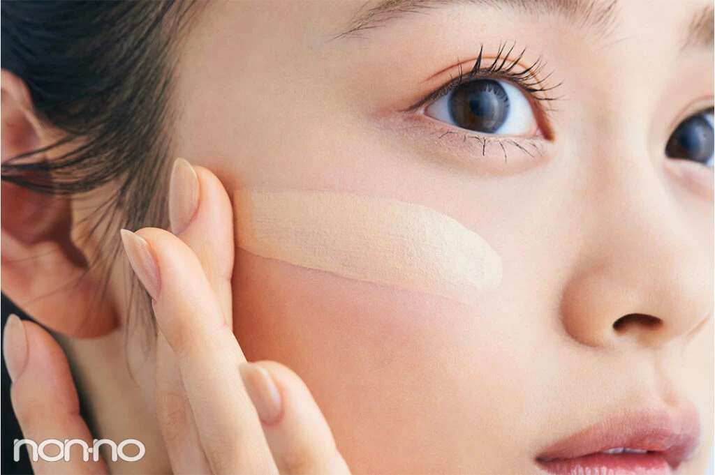 林芽亜里　フィットミー リキッドファンデーション Rは伸びがいいから指塗りでOK！