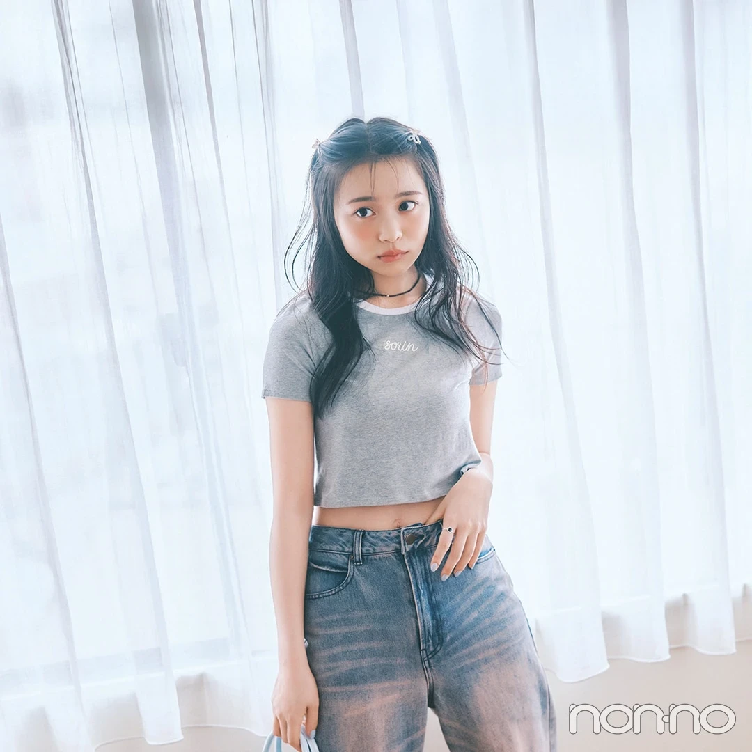 林芽亜里の大学生の一週間コーデ 金曜日の短丈Tシャツスタイル