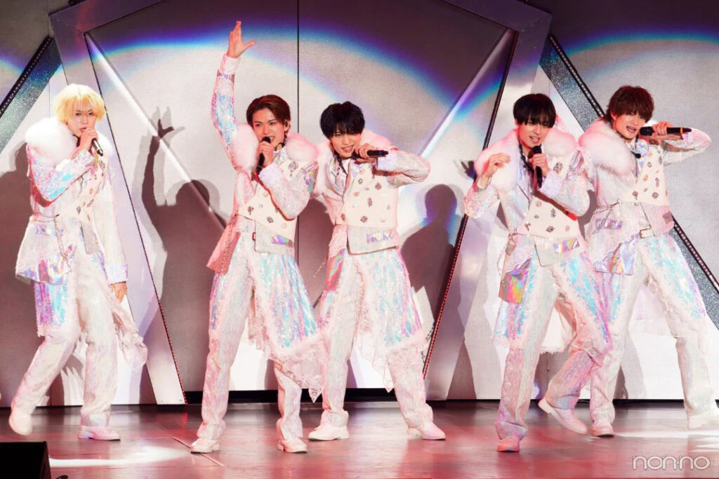 パフォーマンス中のACEes