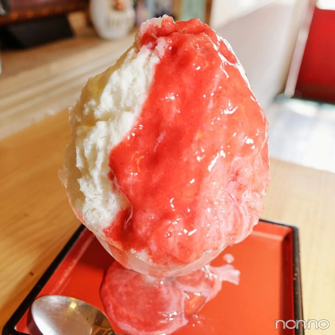 ひみつ堂のかき氷・ひみつのいちごみるく寄りカット