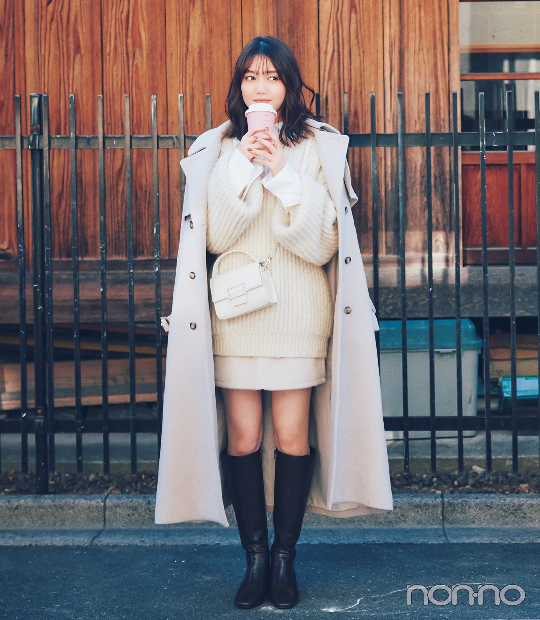 松川菜々花の旅先別ファッションプランモデルカット2-2