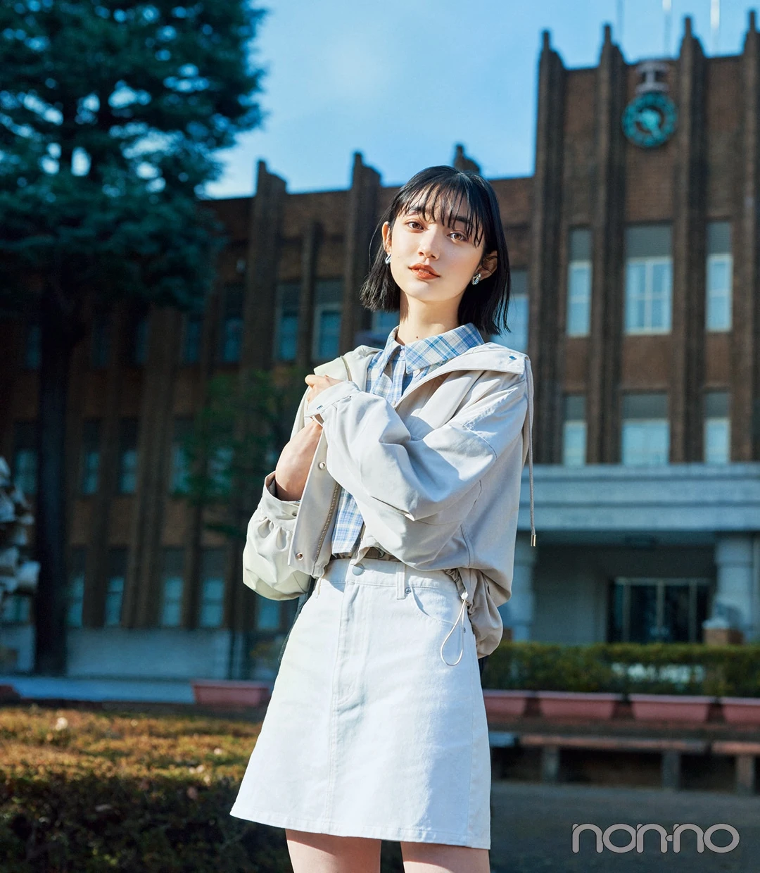 大学生のブルー×白で爽やか配色コーデ