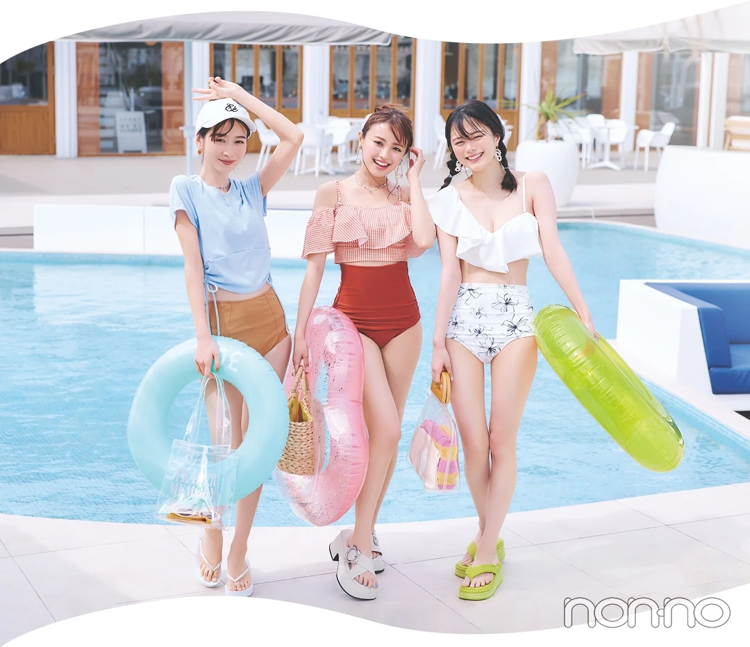 プールに行く日の水着全身/夏休みのお出かけ