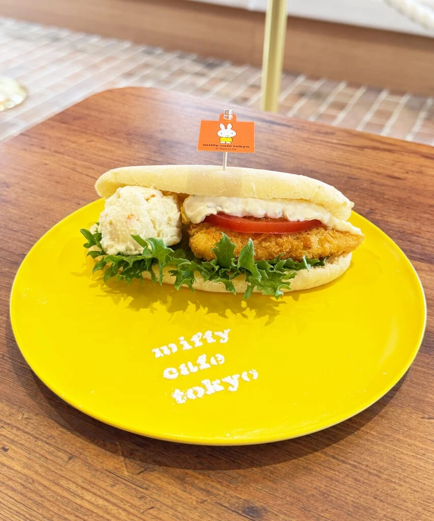 アジフライタルタルソースサンドイッチ￥1400／ホリデー・ピクニックカフェ