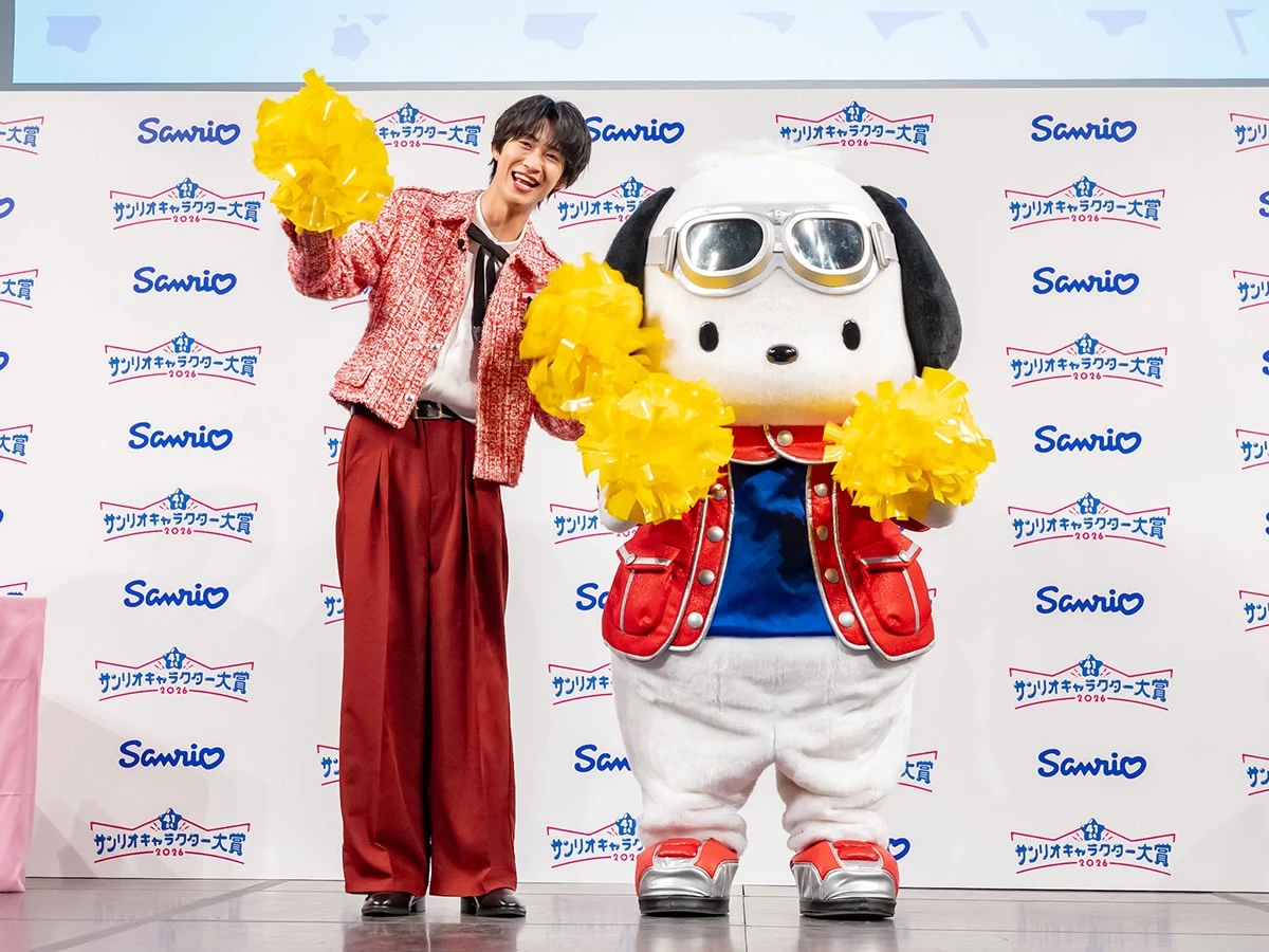 決めポーズをするポチャッコとM!LKの曽野舜太