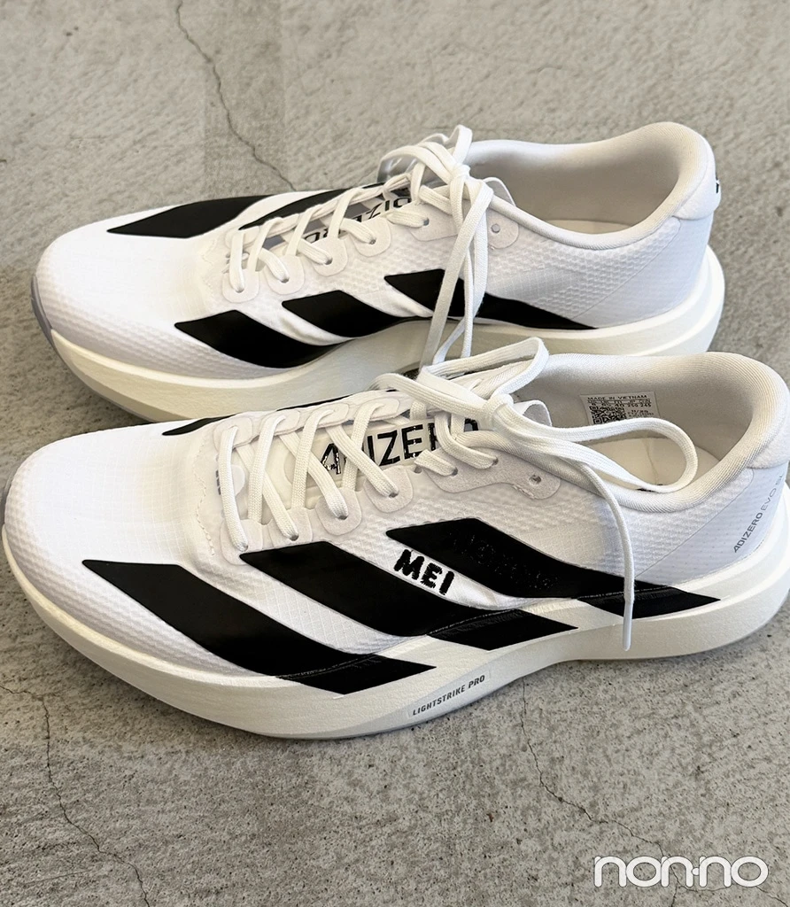 アディダスのランニングシューズ「ADIZERO EVO SL WOVEN」のサイド