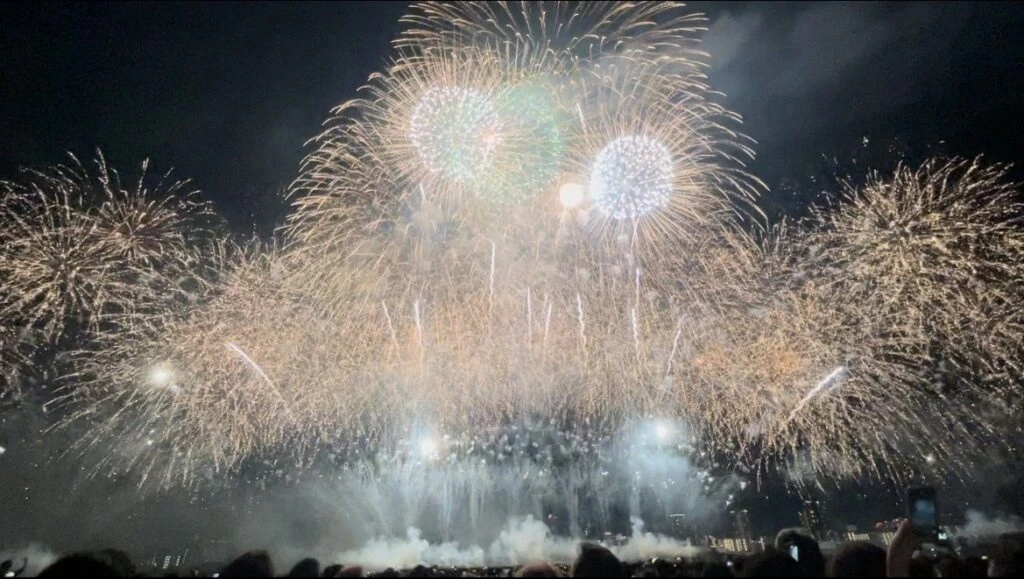 なにわ淀川花火大会の打ち上げの様子