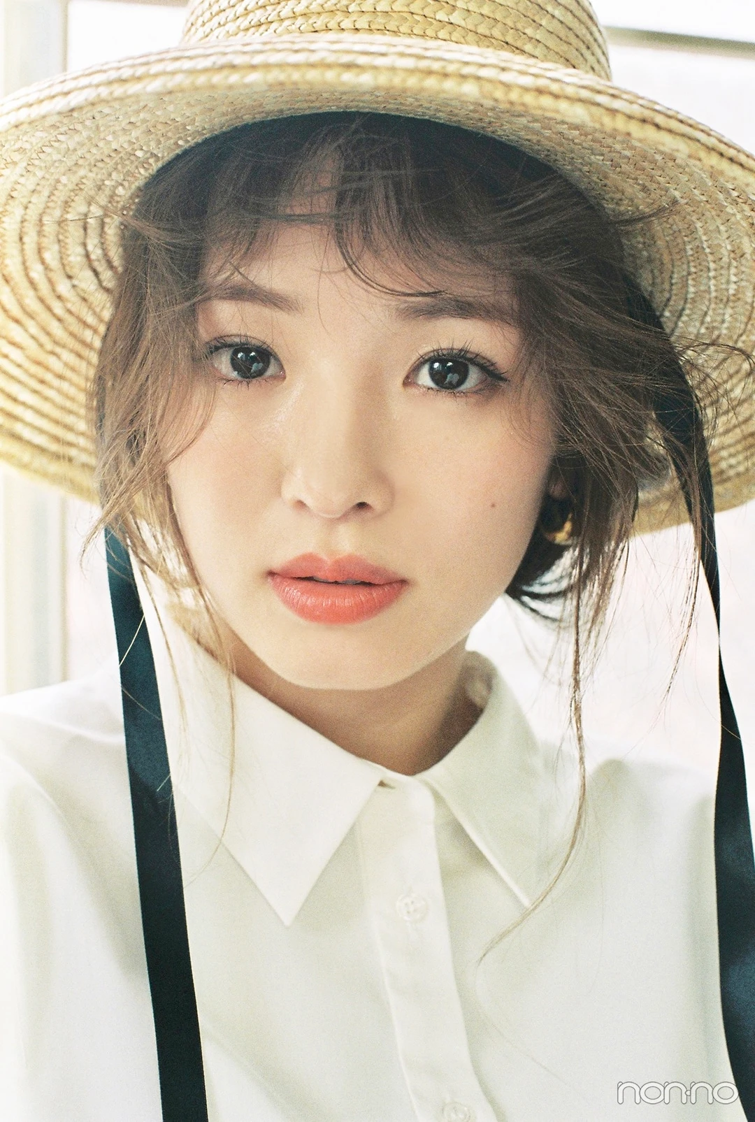 黒リボンつきの麦わら帽をかぶった横田真悠の寄りカット