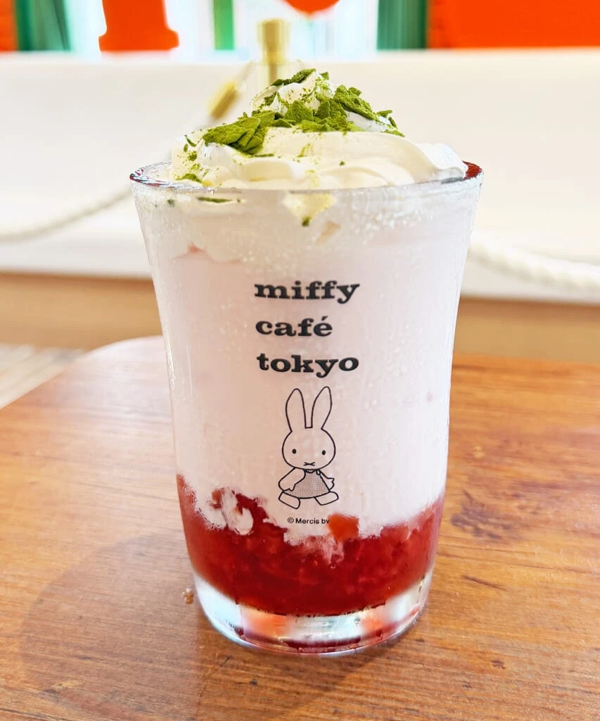 ストロベリーそのぎ抹茶ラテ￥850／ホリデー・ピクニックカフェ